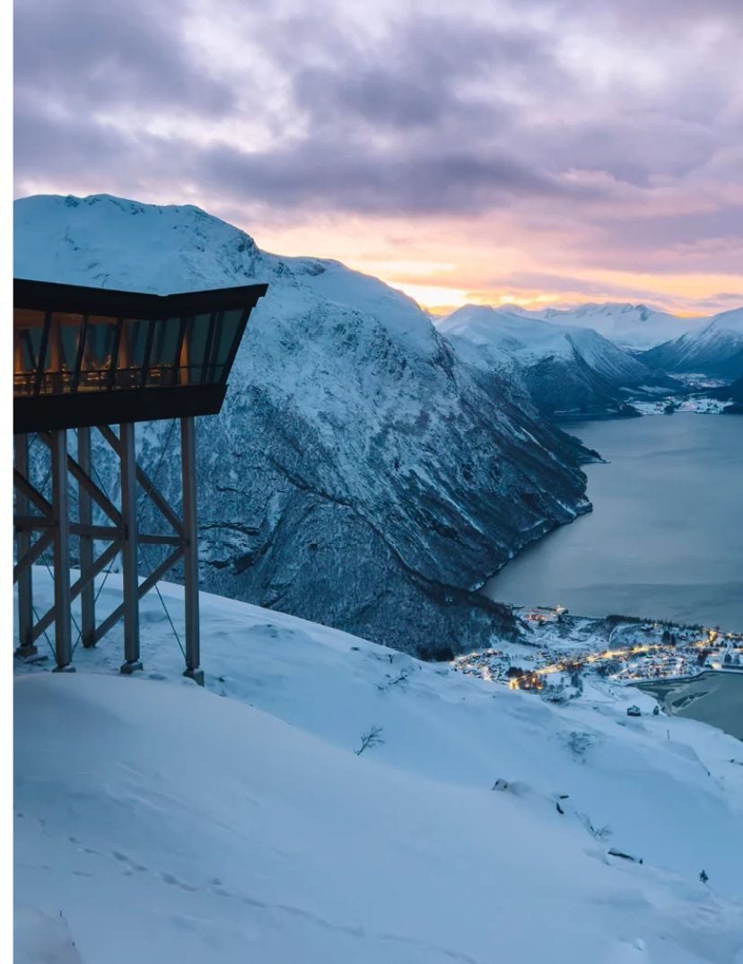 Utsikt fra Romsdalsgondolen i &Aring;ndalsnes