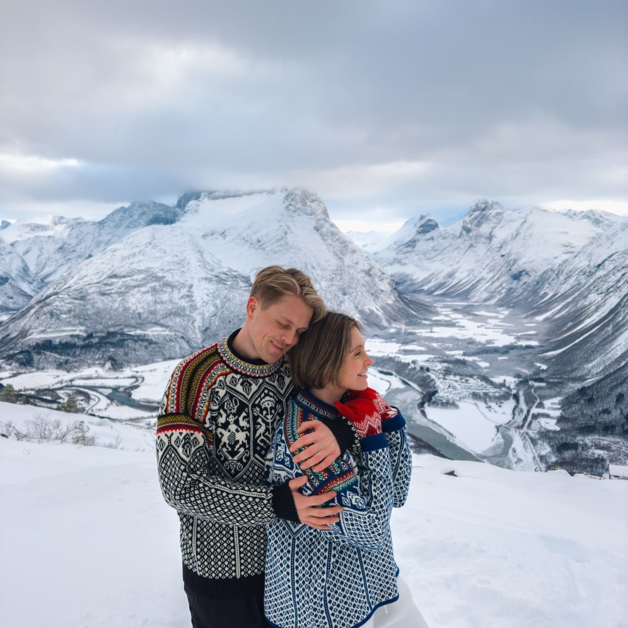 Elias og Kajsa vinter og ullgensere fra Dale of Norway
