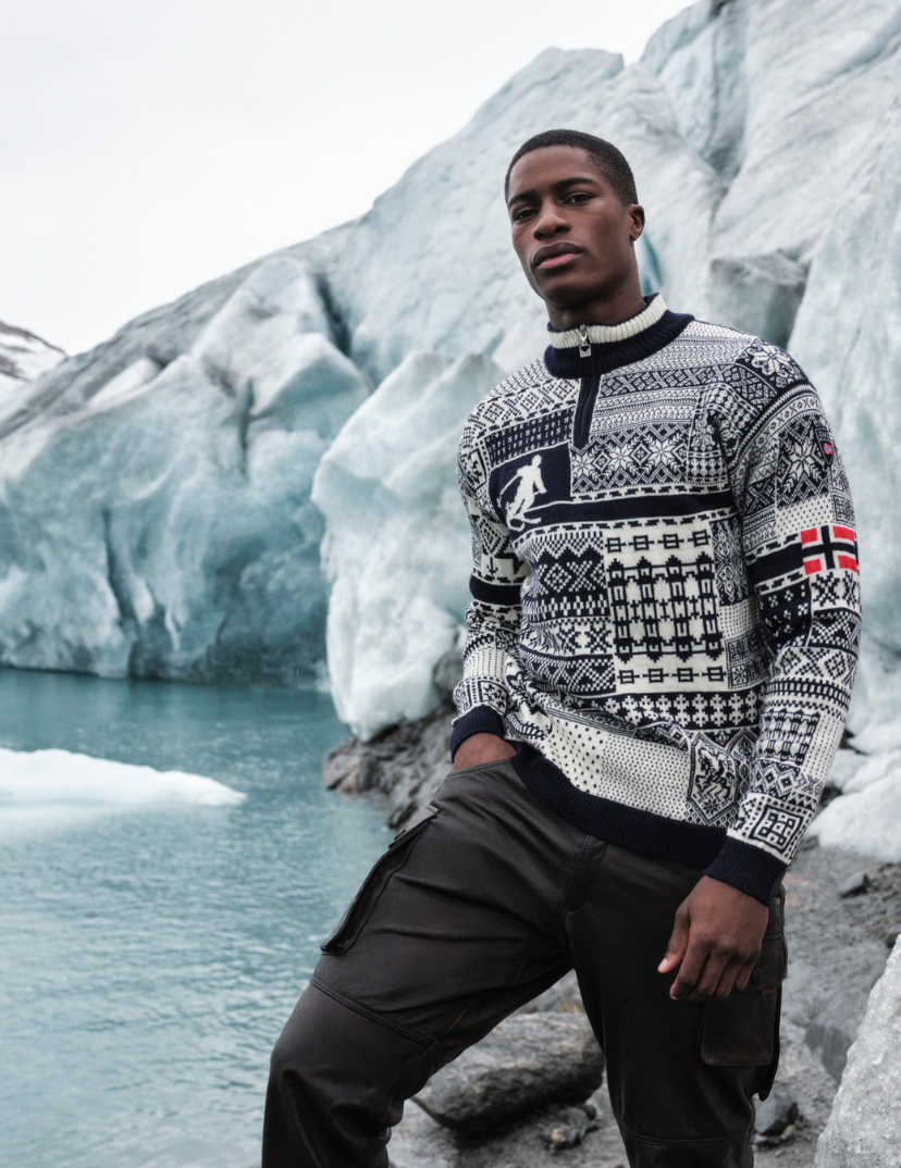 Mannlig modell med History genser fra Dale of Norway