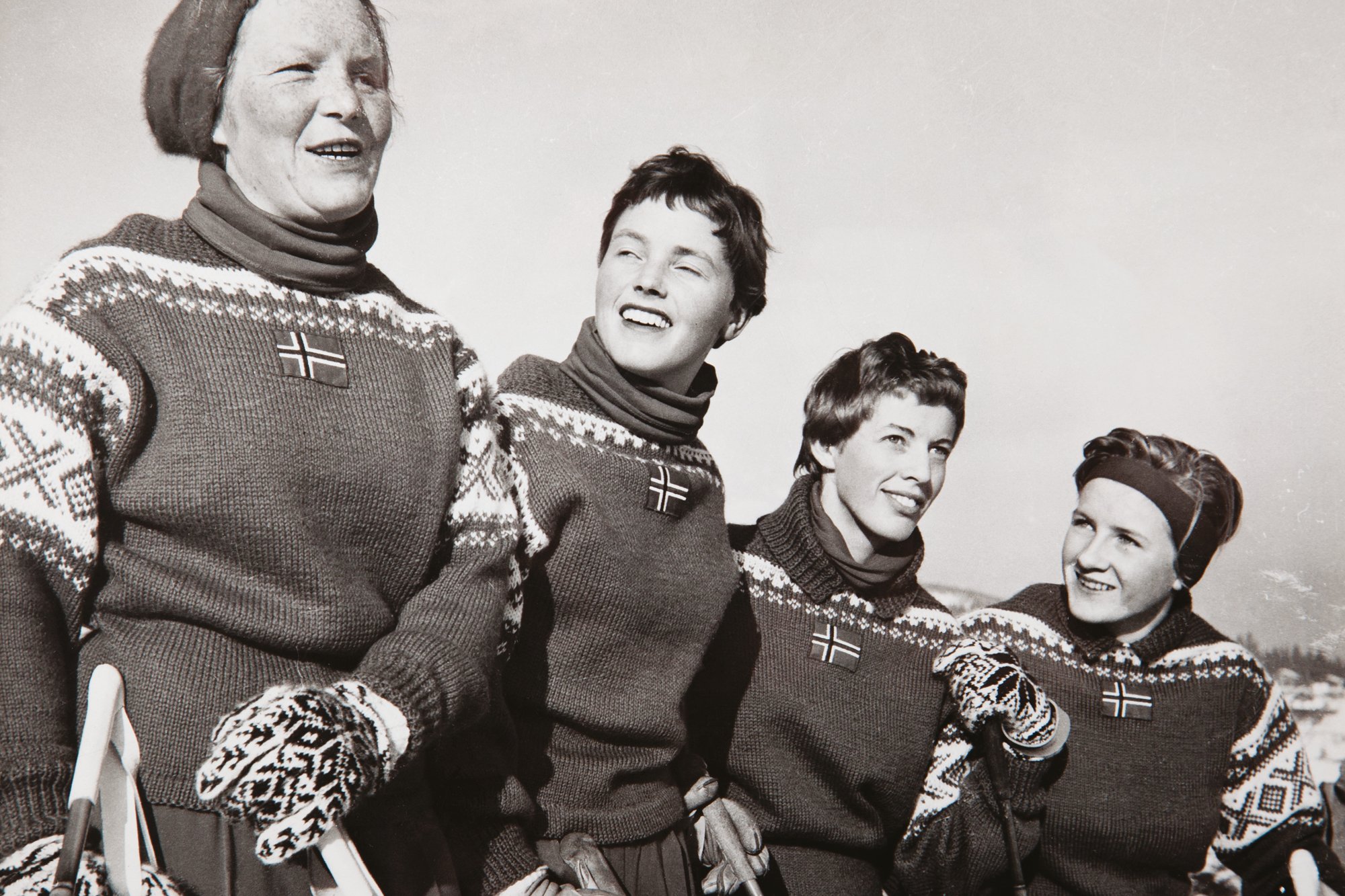 Cortina genseren fra 1956 fra Dale of Norway b&aring;ret av kvinnelige modeller