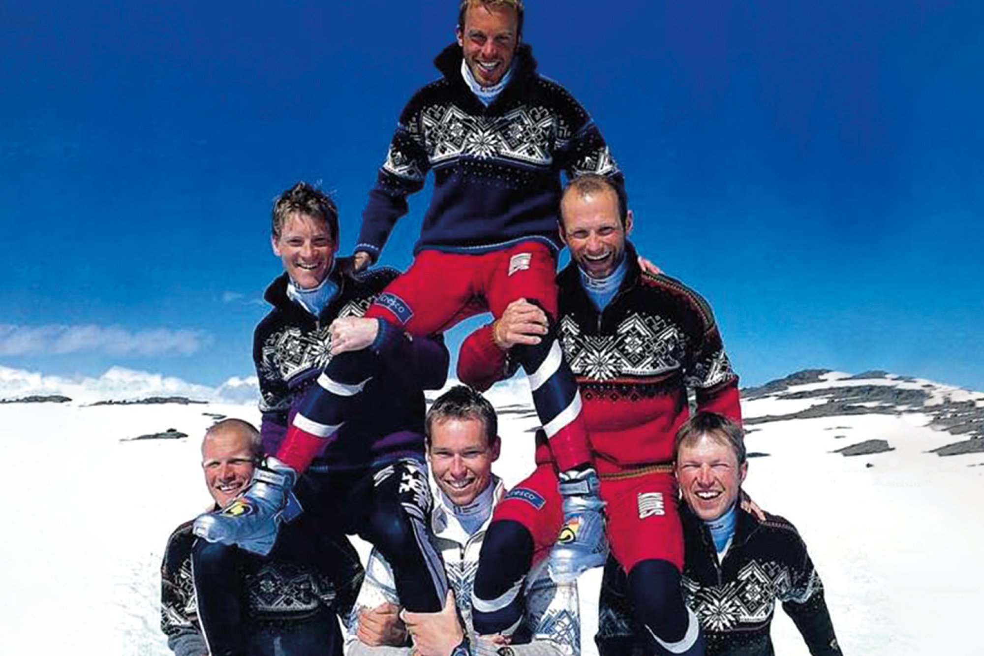 Ski-VM Val di Fiemme, Italia  2003. Bildet viser norske langrennsut&oslash;vere i den offisielle VM-genseren. &Oslash;verst: Anders Aukland. Midten: Jens Arne Svartedal og Kristen Skjeldal. Nederst f.v.: Tor Arne Hetland, H&aring;vard Bjerkeli og Frode Estil.   